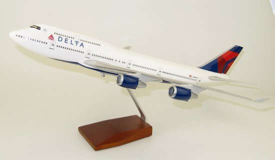 Boeing B747-400 Delta Airlines s LED osvetlením kokpitu a kabíny